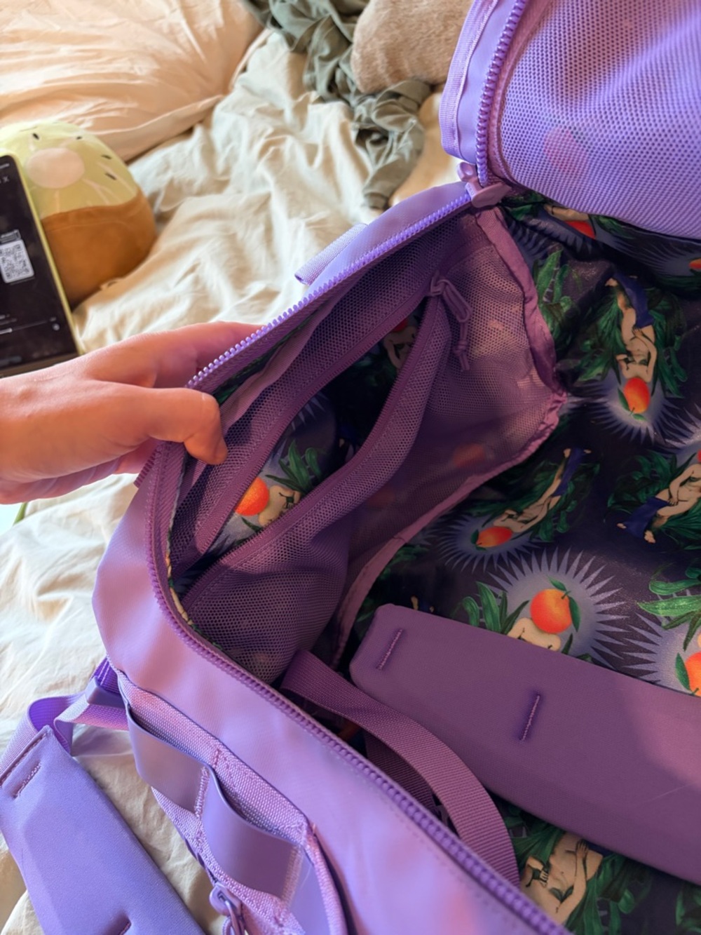 Baboon to the Moon 32L Bag with Adjustable Backpack Straps - Picture 4 of 7